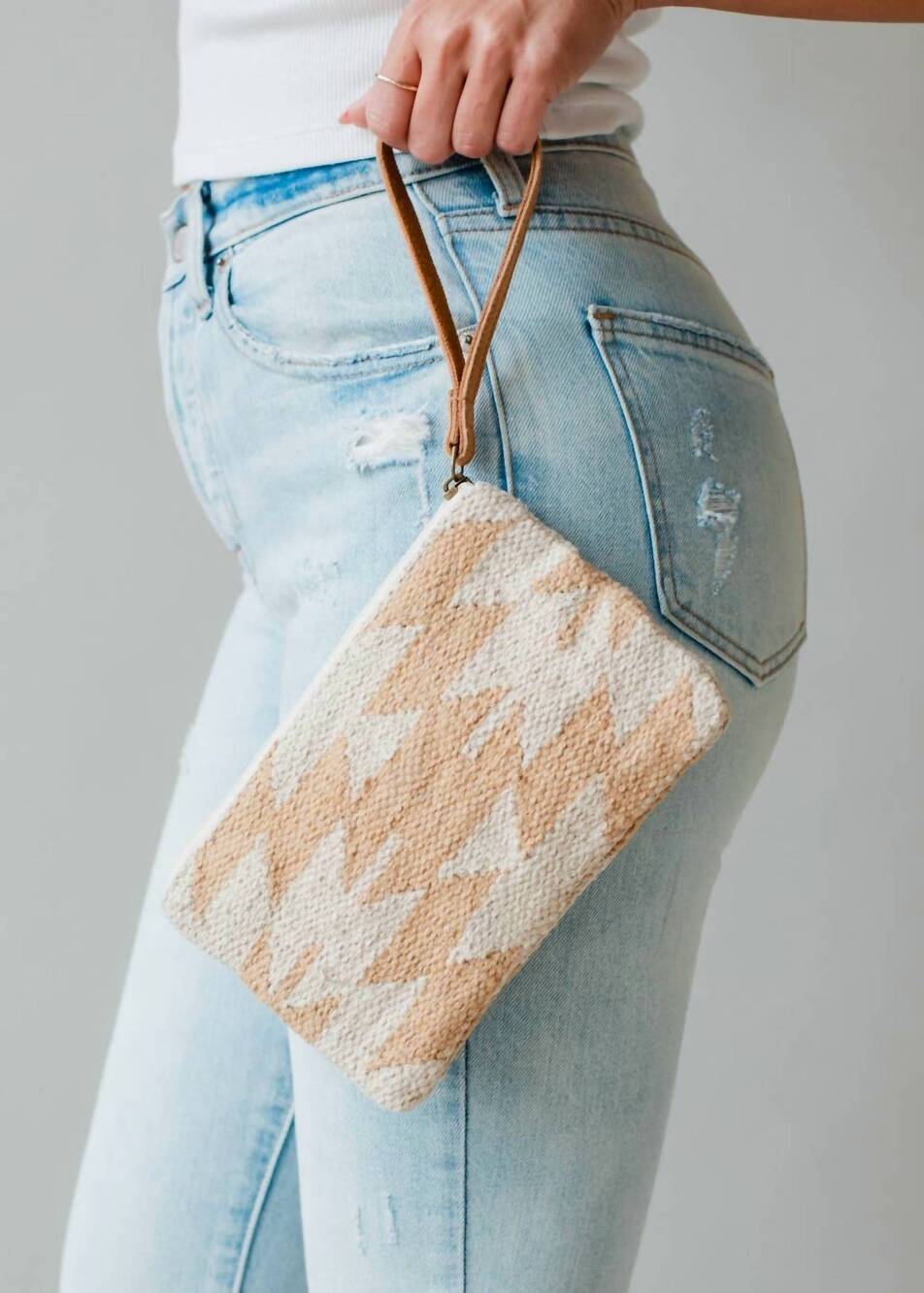 NEW PANACHE APPAREL women's aztec wristlet bag in tan & cream